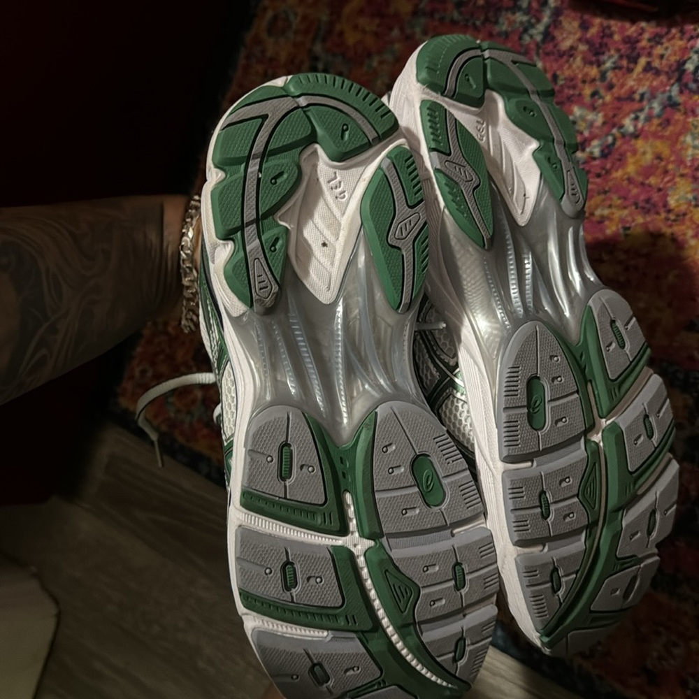 Asics White and Green Men’s Athletic Sneakers - Picture 6 of 8